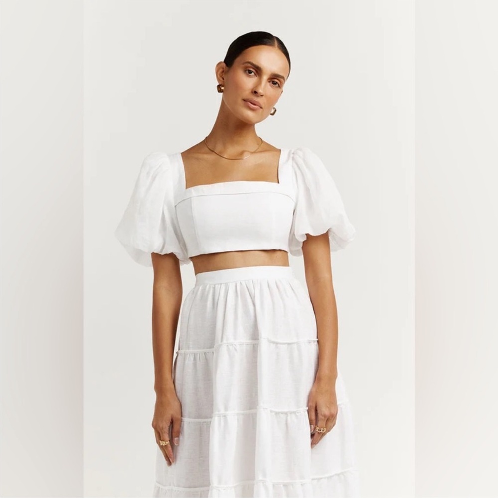 DISSH Aisle While Linen Sleeved Top